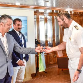 APRESENTAÇÃO DE CUMPRIMENTOS AO COMANDANTE DO VELEIRO DE CRUZEIROS “SEA CLOUD SPIRIT”