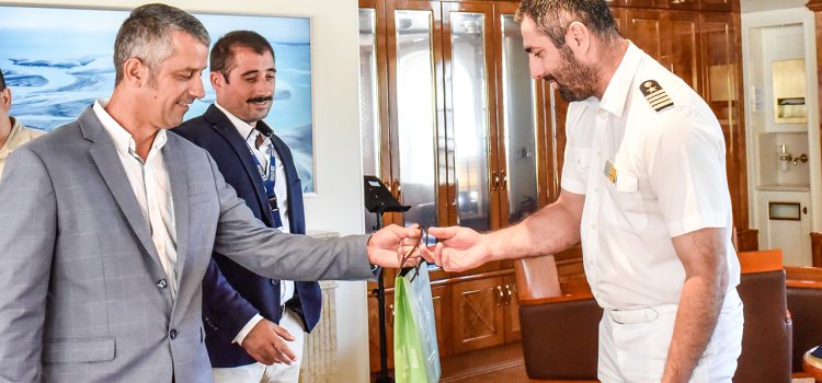 APRESENTAÇÃO DE CUMPRIMENTOS AO COMANDANTE DO VELEIRO DE CRUZEIROS “SEA CLOUD SPIRIT”