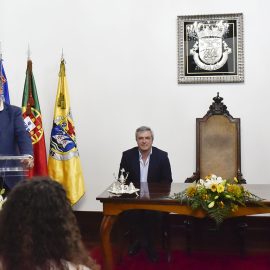 MUNICÍPIO ENTREGA BOLSAS DE MÉRITO A ALUNOS DO CONCELHO DE VELAS