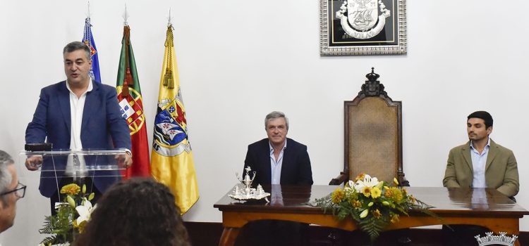 MUNICÍPIO ENTREGA BOLSAS DE MÉRITO A ALUNOS DO CONCELHO DE VELAS