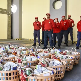 ENTREGA DE CABAZES DE NATAL AOS BOMBEIROS VOLUNTÁRIOS DE VELAS