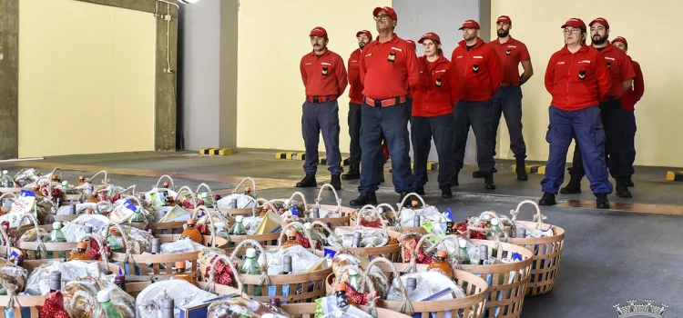 ENTREGA DE CABAZES DE NATAL AOS BOMBEIROS VOLUNTÁRIOS DE VELAS