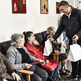 ENTREGA DE LEMBRANÇAS DE NATAL AOS UTENTES DAS IPSS DO CONCELHO