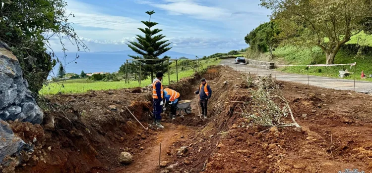 CONSTRUÇÃO DE CANAL PARA ÁGUAS PLUVIAIS