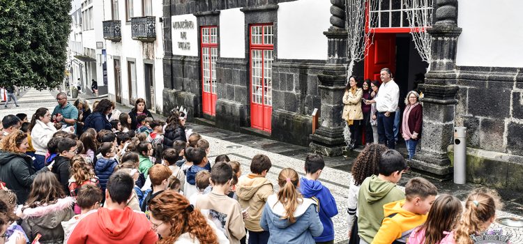 CANTAR OS REIS NO EDIFÍCIO DOS PAÇOS DO CONCELHO