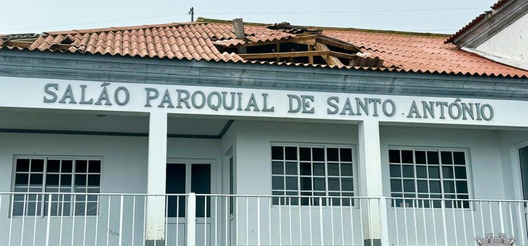 MUNICÍPIO APOIA RECUPERAÇÃO DO TETO DO SALÃO PAROQUIAL DE SANTO ANTÓNIO