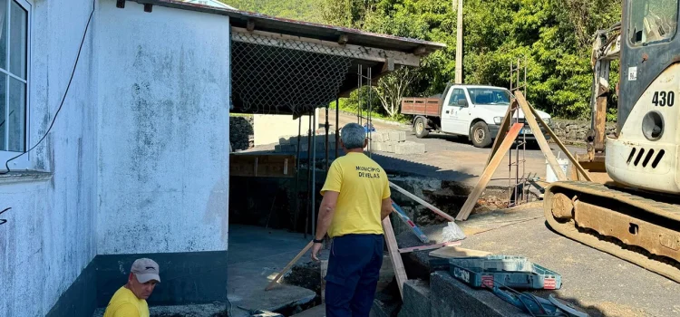OBRAS NA COZINHA DE APOIO DO SALÃO PAROQUIAL DA URZELINA