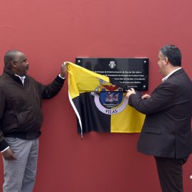 CENTRO HISTÓRICO DA VILA DE VELAS COM UM NOVO ESPAÇO DE ESTACIONAMENTO