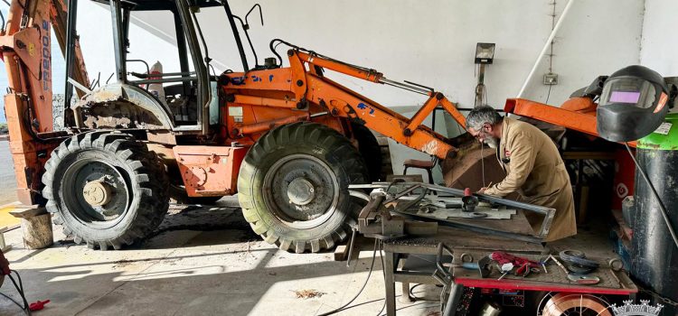 REPARAÇÃO DE MÁQUINA RETROESCAVADORA REPARAÇÃO DE MÁQUINA RETROESCAVADORA