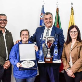 CAMPEÕES DA ASSOCIAÇÃO DE FUTEBOL DE ANGRA 2024/2025 RECEBIDOS NOS PAÇOS DO CONCELHO