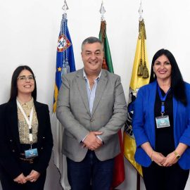 PRESIDENTE DO MUNICÍPIO RECEBE PARTICIPANTES DO FÓRUM INTERCULTURAL DAS ILHAS DA EUROPA