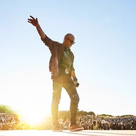 PEDRO ABRUNHOSA SOBE AO PALCO DA 36ª SEMANA CULTURAL DAS VELAS
