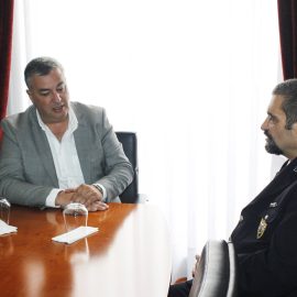 LUÍS SILVEIRA RECEBE EM AUDIÊNCIA DE CUMPRIMENTOS O NOVO CHEFE PRINCIPAL DA ESQUADRA DE VELAS