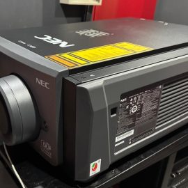 AUDITÓRIO MUNICIPAL COM NOVO SISTEMA DE AC E PROJEÇÃO