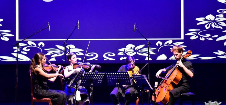 OS QUADRIVIUM SUBIRAM AO PALCO DO AUDITÓRIO MUNICIPAL