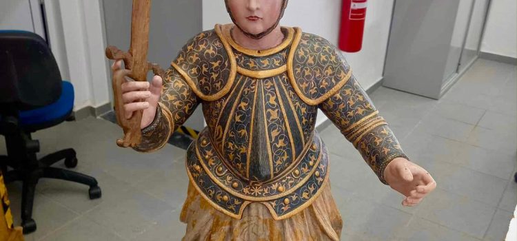 RESTAURO DA IMAGEM DE SÃO MIGUEL ARCANJO RESTAURO DA IMAGEM DE SÃO MIGUEL ARCANJO