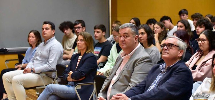LUÍS SILVEIRA PRESENTE NA SESSÃO DO ROTEIRO “AÇORES COM FUTURO”