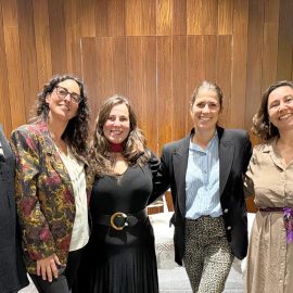 CATARINA CABECEIRAS NA APRESENTAÇÃO DO DOCUMENTÁRIO “DOMINGO A DOMINGO: AS MULHERES DO ESPÍRITO SANTO DA CALHETA” CATARINA CABECEIRAS NA APRESENTAÇÃO DO DOCUMENTÁRIO “DOMINGO A DOMINGO: AS MULHERES DO ESPÍRITO SANTO DA CALHETA”