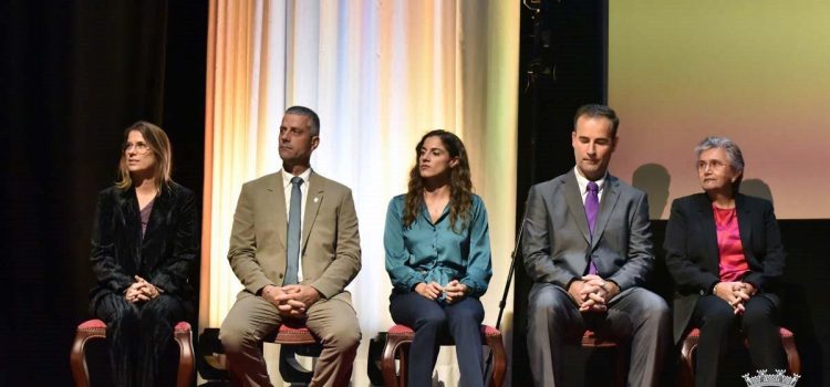 UM NOVO CICLO COM AS FAMÍLIAS NO CENTRO DAS POLÍTICAS MUNICIPAIS UM NOVO CICLO COM AS FAMÍLIAS NO CENTRO DAS POLÍTICAS MUNICIPAIS