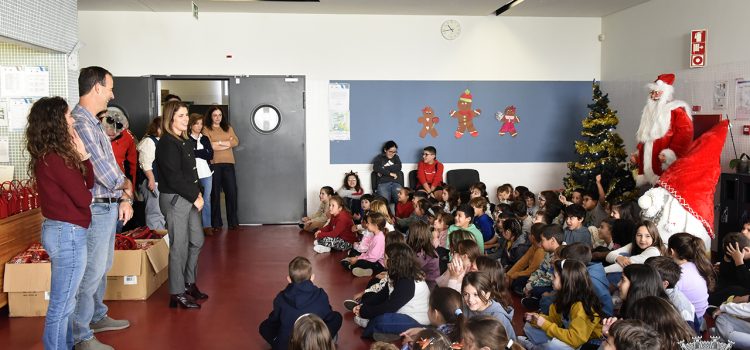 ENTREGA DE LEMBRANÇAS DE NATAL A ALUNOS DAS EB1/JI DO CONCELHO