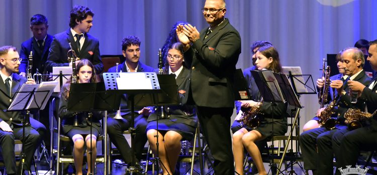 AUDITÓRIO MUNICIPAL RECEBEU CONCERTO PELA FILARMÓNICA DA SOCIEDADE UNIÃO URZELINENSE & LUÍS MARTELO AUDITÓRIO MUNICIPAL RECEBEU CONCERTO PELA FILARMÓNICA DA SOCIEDADE UNIÃO URZELINENSE & LUÍS MARTELO