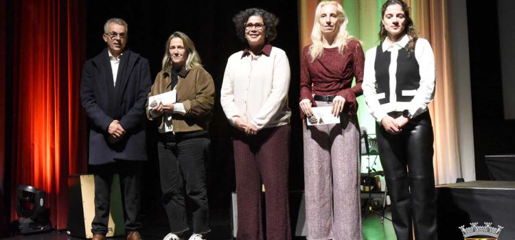 ENTREGA DOS PRÉMIOS DO CONCURSO DE MONTRAS E ECO NATAL ENTREGA DOS PRÉMIOS DO CONCURSO DE MONTRAS E ECO NATAL