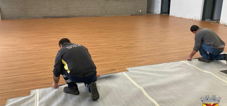 MUNICÍPIO APOIA FILARMÓNICA DE SANTO AMARO NO NOVO PISO DO SALÃO