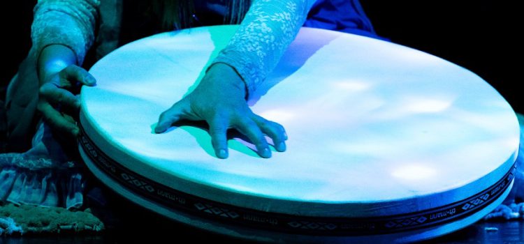 AUDITÓRIO MUNICIPAL RECEBE DOMINGO O ESPETÁCULO “CABALHAU”