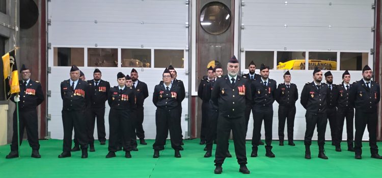 VEREADOR JORGE ALMEIDA NA TOMADA DE POSSE DO NOVO COMANDANTE DOS BOMBEIROS DE VELAS VEREADOR JORGE ALMEIDA NA TOMADA DE POSSE DO NOVO COMANDANTE DOS BOMBEIROS DE VELAS