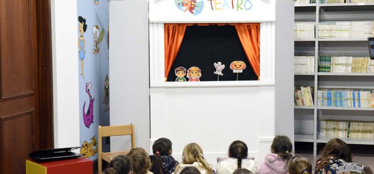 HISTÓRIAS COM FANTOCHES NA BIBLIOTECA MUNICIPAL