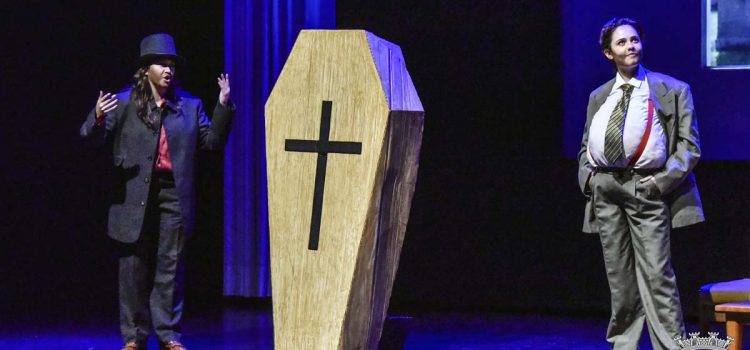 AUDITÓRIO MUNICIPAL RECEBEU A PEÇA DE TEATRO “UMA URNA PARA DOIS” AUDITÓRIO MUNICIPAL RECEBEU A PEÇA DE TEATRO “UMA URNA PARA DOIS”