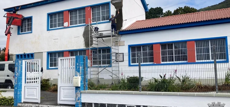 AUTARQUIA PROCEDE À REPARAÇÃO E MANUTENÇÃO DO EDIFÍCIO DA EB1 DA URZELINA