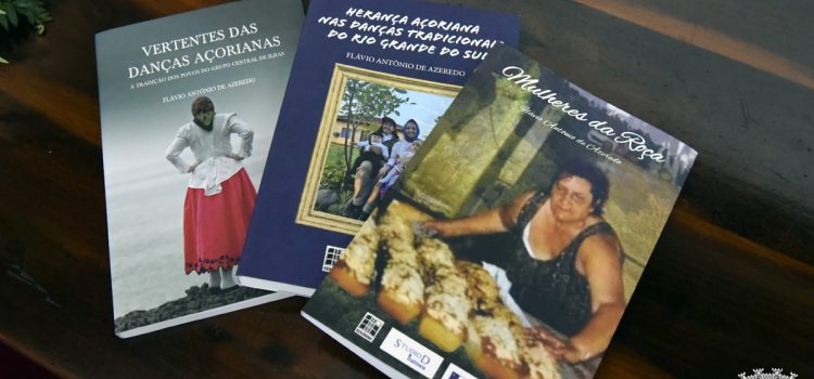 LIVRO “MULHERES DA ROÇA” APRESENTADO NAS VELAS LIVRO “MULHERES DA ROÇA” APRESENTADO NAS VELAS