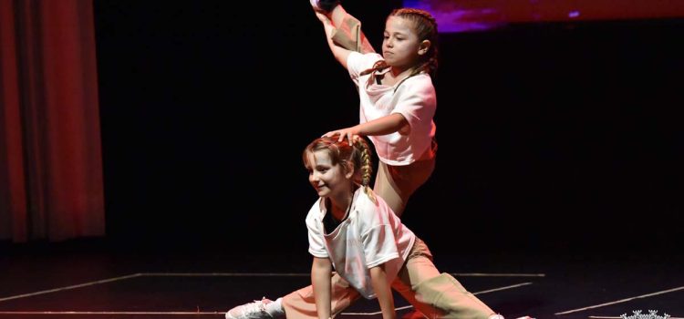 AUDITÓRIO MUNICIPAL ACOLHEU MOSTRA COREOGRÁFICA DO GIMNICENTRO