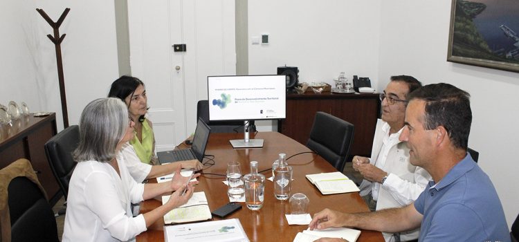 “PLANO DE DESENVOLVIMENTO TERRITORIAL DO TURISMO DOS AÇORES (PDTA) APRESENTADO AO MUNICÍPIO DE VELAS” “PLANO DE DESENVOLVIMENTO TERRITORIAL DO TURISMO DOS AÇORES (PDTA) APRESENTADO AO MUNICÍPIO DE VELAS”