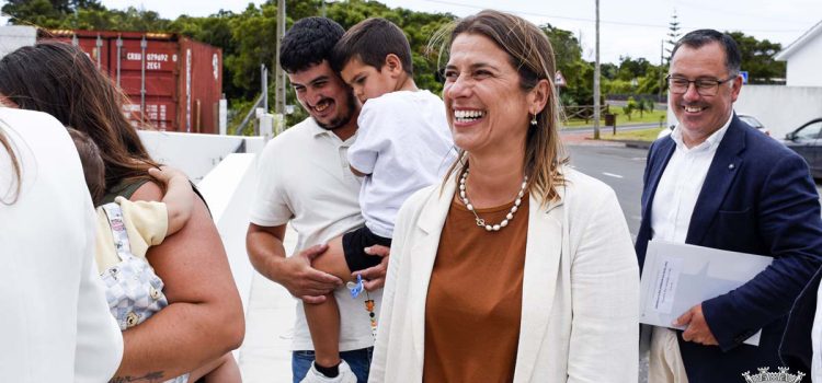 CATARINA CABECEIRAS ACOMPANHOU ENTREGA DE QUATRO NOVAS HABITAÇÕES NO LOTEAMENTO DOS CASTELETES CATARINA CABECEIRAS ACOMPANHOU ENTREGA DE QUATRO NOVAS HABITAÇÕES NO LOTEAMENTO DOS CASTELETES