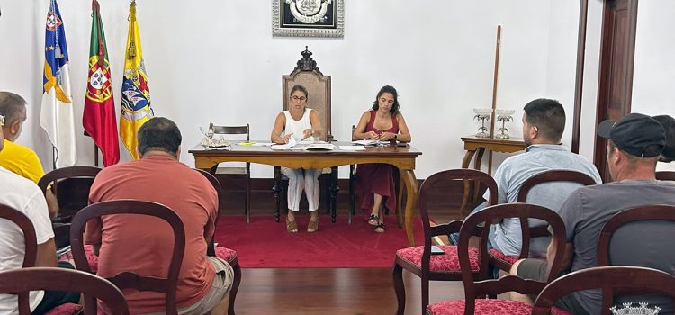 EXECUTIVO REÚNE COM OS CLUBES DESPORTIVOS DO CONCELHO EXECUTIVO REÚNE COM OS CLUBES DESPORTIVOS DO CONCELHO