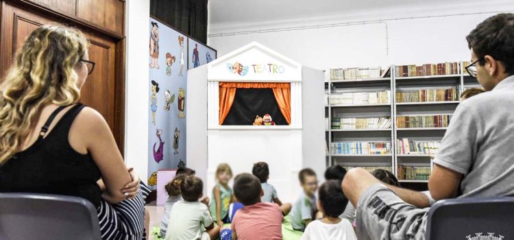 TEATRO DE FANTOCHES NA BIBLIOTECA MUNICIPAL