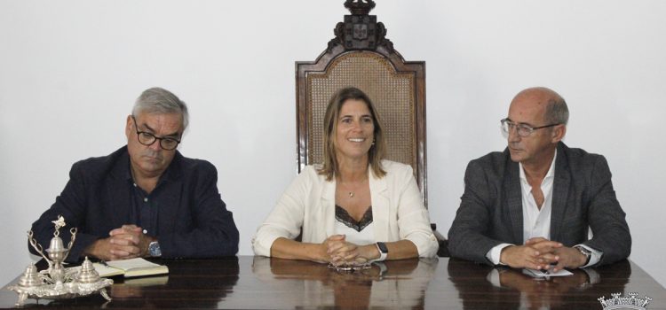 DEPUTADOS DO PSD AÇORES RECEBIDOS NO EDIFÍCIO DOS PAÇOS DO CONCELHO DEPUTADOS DO PSD AÇORES RECEBIDOS NO EDIFÍCIO DOS PAÇOS DO CONCELHO